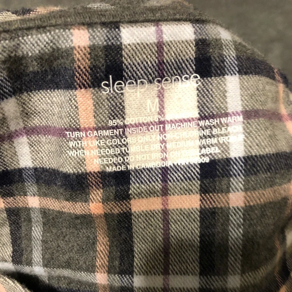 Long sleeve Grey Shirt (Plaid Neckline) - Picture 4 of 6